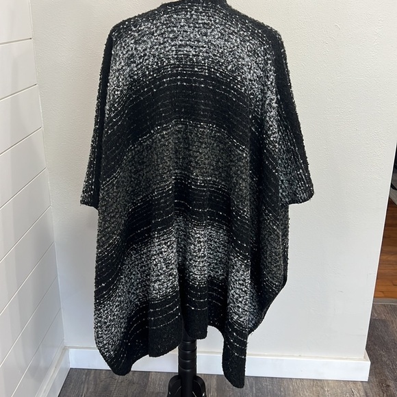 WOOLRICH RUANA/CAPE BLACK GREY ONE SIZE LIGHTWEIGHT LAYER MINIMALIST WARM - Picture 3 of 7